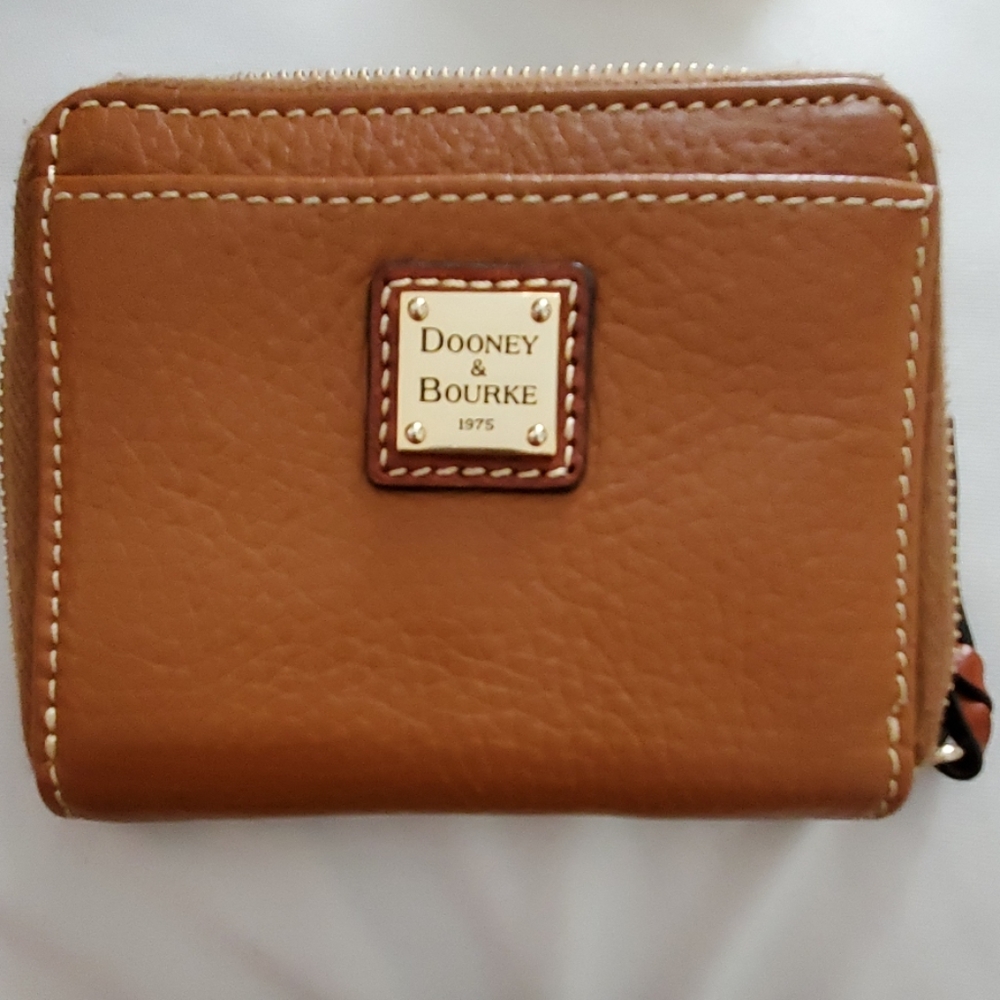 Pebble Grain Small Around Dooney and Bourke wallet